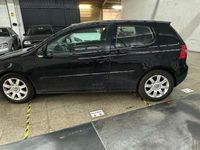 Usado VW Golf IV Sportline 116 CV (85 kW) 2005 Negro Utilitario