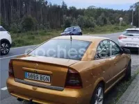Usado Opel Astra 125 CV (91 kW) 2000 Naranja Coupe