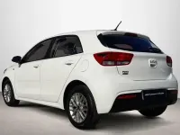 Usado Kia Rio 84 CV (61 kW) 2022 Blanco Utilitario