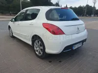 Usado Peugeot 308 Active 92 CV (67 kW) 2013 Blanco Berlina
