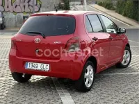 Usado Toyota Yaris 90 CV (66 kW) 2009 Rojo Utilitario