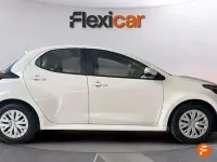 Usado Toyota Yaris Comfort 125 CV (91 kW) 2023 Blanco Utilitario