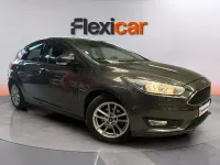 Usado Ford Focus ST-Line 125 CV (91 kW) 2017 Gris Berlina
