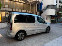 Usado Peugeot Partner Tepee Active 92 CV (67 kW) 2015 Gris / plata Monovolumen