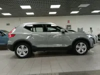 Begagnad Volvo XC40 Core 163 HK (119 kW) 2024 Grå SUV