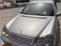 Usado Mercedes C220 Elegance 143 CV (105 kW) 2004 Gris / plata Berlina