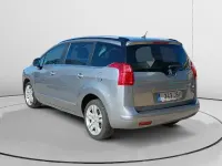 Usado Peugeot 5008 Allure 131 CV (96 kW) 2016 Gris / plata Monovolumen