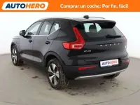 Käytetty Volvo XC40 Momentum 261 HP (191 kW) 2021 Musta Katumaasturi