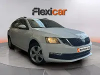 Usado Skoda Octavia Ambition 150 CV (110 kW) 2020 Blanco Familiar