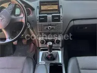 Usado Mercedes C200 136 CV (100 kW) 2010 Azul Familiar