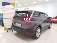 Usado Peugeot 5008 Active 131 CV (96 kW) 2023 Gris SUV