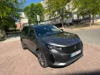 Usado Peugeot 5008 Allure 130 CV (95 kW) 2022 Gris / plata SUV