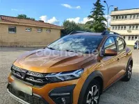Usado Dacia Sandero Comfort 101 CV (74 kW) 2021 Naranja Berlina