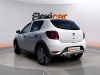 Usado Dacia Sandero Comfort 90 CV (66 kW) 2020 Blanco Berlina