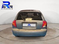 Usado Kia Rio 98 CV (72 kW) 2002 Azul Berlina