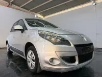 Usado Renault Scénic Dynamique 105 CV (77 kW) 2009 Gris / plata Monovolumen