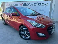 Usado Hyundai i30 100 CV (73 kW) 2015 Granate Berlina