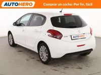 Usado Peugeot 208 Style 82 CV (60 kW) 2016 Blanco Utilitario