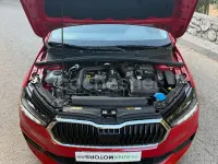 Usado Skoda Fabia Ambition 110 CV (80 kW) 2022 Rojo Utilitario