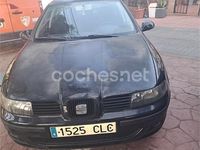Usado Seat Leon Stella 110 CV (80 kW) 2003 Negro Berlina