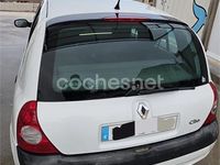 Usado Renault Clio II Expression 60 CV (44 kW) 2002 Blanco Berlina