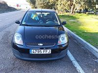 Usado Ford Fiesta Ambiente 68 CV (50 kW) 2006 Negro Utilitario