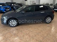 Usado VW Polo Advance 95 CV (69 kW) 2019 Gris / plata Berlina