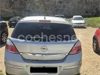 Usado Opel Astra Cosmo 100 CV (73 kW) 2006 Gris / plata Berlina