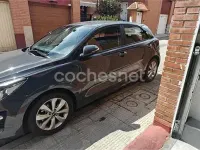 Usado Kia Rio 100 CV (73 kW) 2022 Gris / plata Berlina