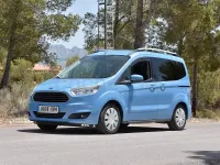 Usado Ford Tourneo Courier Trend 100 CV (73 kW) 2015 Azul Monovolumen