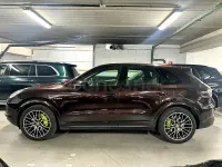 Usado Porsche Cayenne E-Hybrid 462 CV (339 kW) 2018 Granate SUV