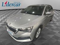 Usado Skoda Scala Ambition 110 CV (80 kW) 2021 Gris / plata Utilitario
