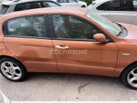 Usado Alfa Romeo 147 Distinctive 150 CV (110 kW) 2005 Naranja Utilitario