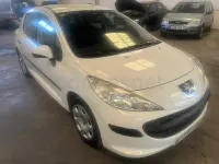 Usado Peugeot 207 70 CV (51 kW) 2007 Blanco Berlina