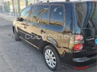 Usado VW Touran 105 CV (77 kW) 2010 Negro Monovolumen