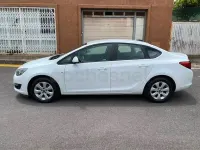 Usado Opel Astra Elegance 140 CV (102 kW) 2018 Blanco Berlina