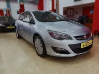 Usado Opel Astra Excellence 140 CV (102 kW) 2015 Gris / plata Berlina