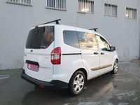 Usado Ford Tourneo Courier Trend 100 CV (73 kW) 2018 Blanco Monovolumen
