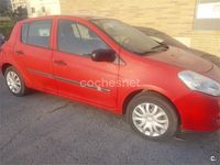 Usado Renault Clio II Authentique 70 CV (51 kW) 2011 Rojo Berlina