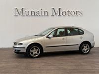 Usado Seat Leon Sport 105 CV (77 kW) 2004 Gris / plata Utilitario