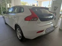 Usado Volvo V40 Kinetic 120 CV (88 kW) 2017 Blanco Berlina