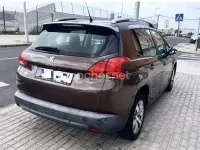 Usado Peugeot 2008 Active 82 CV (60 kW) 2014 Marrón SUV