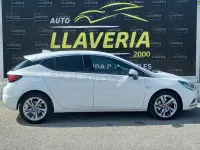 Usado Opel Astra Dynamic 136 CV (100 kW) 2016 Gris / plata Berlina