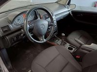 Usado Mercedes A180 Elegance 109 CV (80 kW) 2009 Plateado Utilitario