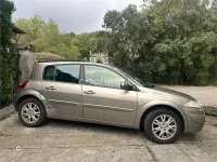 Usado Renault Mégane III Extreme 105 CV (77 kW) 2008 Marrón Berlina