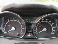 Usado Ford Fiesta Trend 82 CV (60 kW) 2015 Gris / plata Berlina