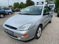 Usado Ford Focus Ambiente 100 CV (73 kW) 2000 Gris / plata Berlina