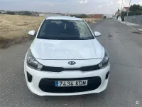 Usado Kia Rio Plus 84 CV (61 kW) 2017 Blanco Berlina