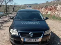 Usado VW Passat Highline 140 CV (102 kW) 2007 Negro Berlina