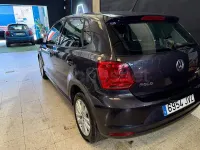 Usado VW Polo Advance 75 CV (55 kW) 2017 Gris / plata Berlina